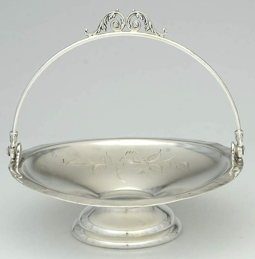 1027 (Silverplate, Hollowware) 9" Handled Basket by Colonial Silver -1
