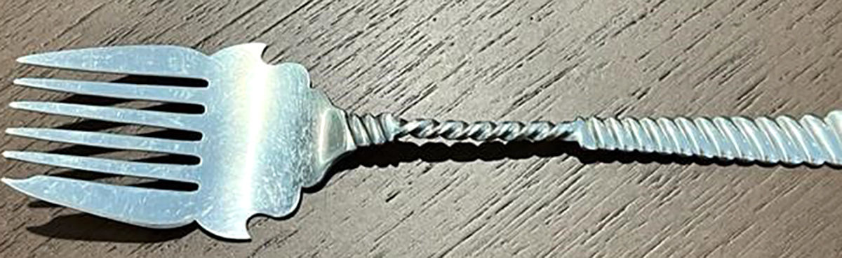 DUS22 (Sterling) Large Solid Tined Sardine Serving Fork by Durgin-1