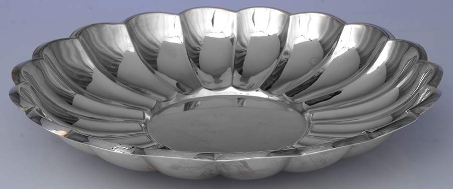 1779 (Silverplate, Hollowware) 13" Scalloped Serving Bowl by Eales 1779 (Leonard Silver)-1