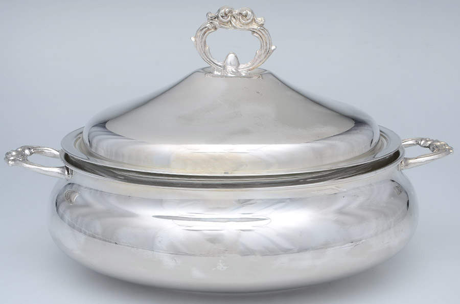 Silverplate Hollowware 3 Qt Round Covered Casserole W/Liner by Leonard Silver Mfg Co-1