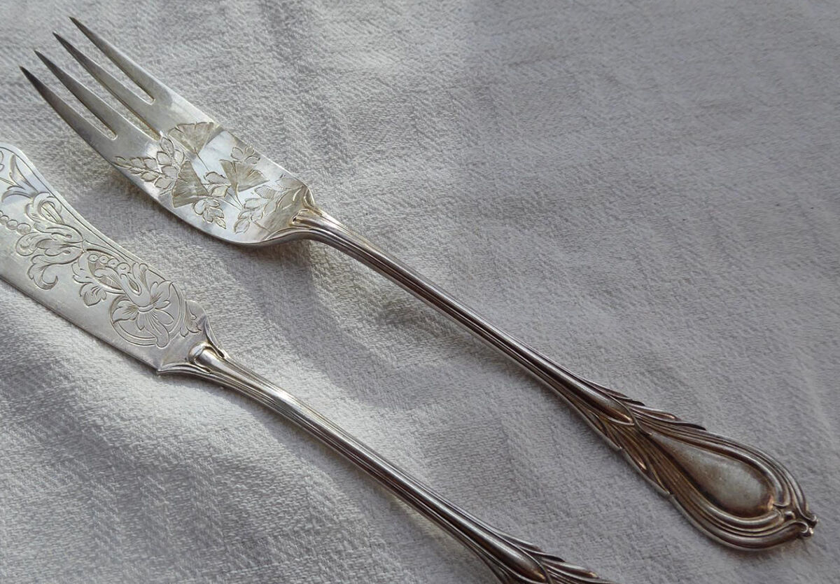 ELK18 (Silverplate) Individual Solid Fish Fork by Elkington-1