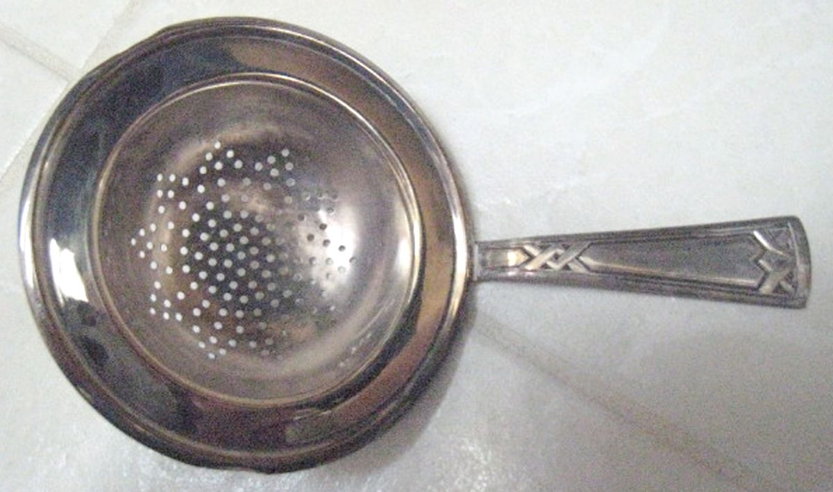 ERC18 (Silverplate) Solid Individual Overcup Tea Strainer by Ercuis-1