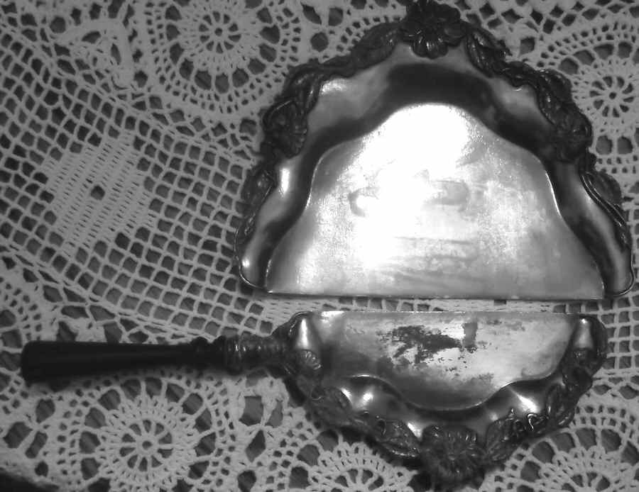 32 (Silverplate, Hollowware) Crumber & Crumb Knife Set by EG  Webster-1