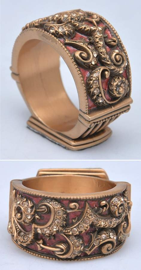 Table Top Napkin Ring by Edgar Berebi-1