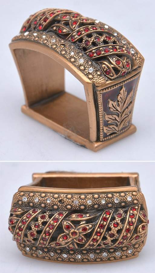 Table Top Napkin Ring by Edgar Berebi-1