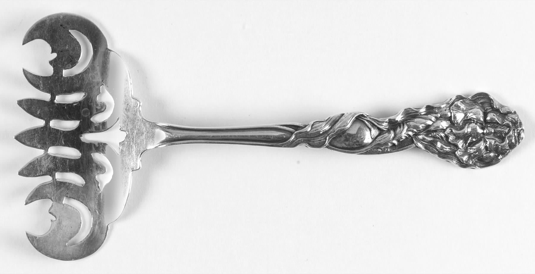 Chrysanthemum (Sterling, 1950) Small Solid Tined Sardine Serving Fork by Fessenden-1