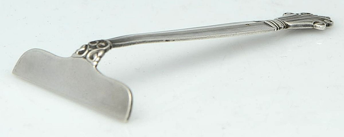 Acanthus (Sterling, 1917) Large Solid Food Pusher by Georg Jensen (Denmark)-1