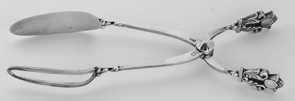 Acorn (Sterling, 1915) Large Solid Sandwich Tongs by Georg Jensen (Denmark)-1