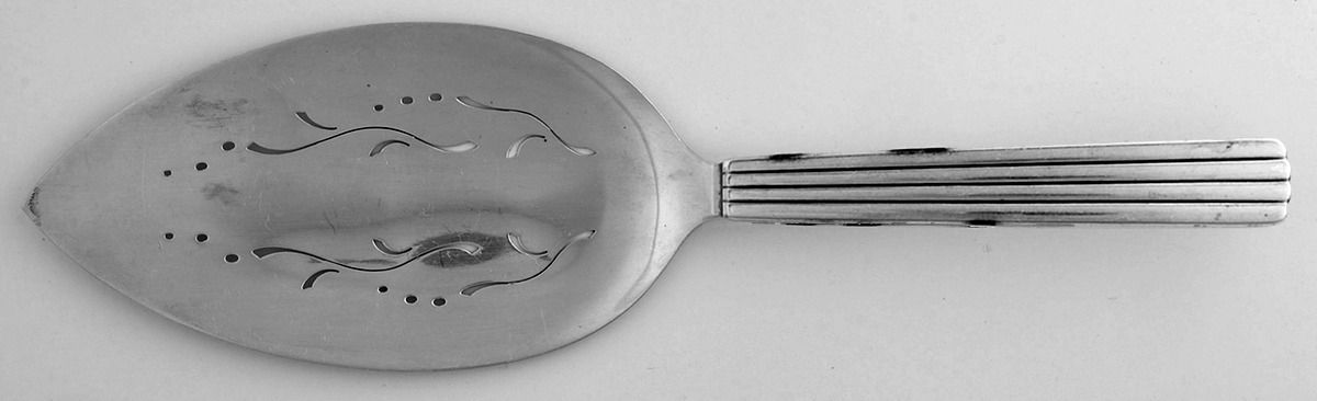 Bernadotte (Sterling, 1939) Large Solid Fish Serving Knife by Georg Jensen (Denmark)-1
