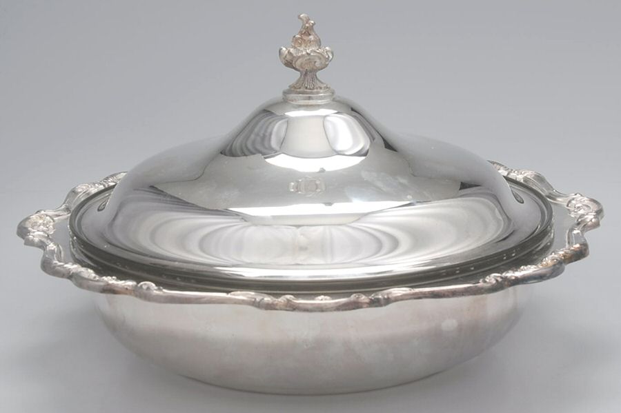 Baronial (Silverplate, Hollowware, Heritage) 1.5 Qt Round Covered Casserole W/Glass Liner by Gorham Silver-1