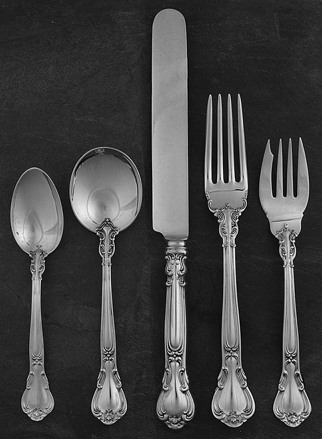 Chantilly (Sterling, 1895, Lion-Anchor-G, No Mono) 5 Piece Dinner Size Setting by Gorham Silver-1