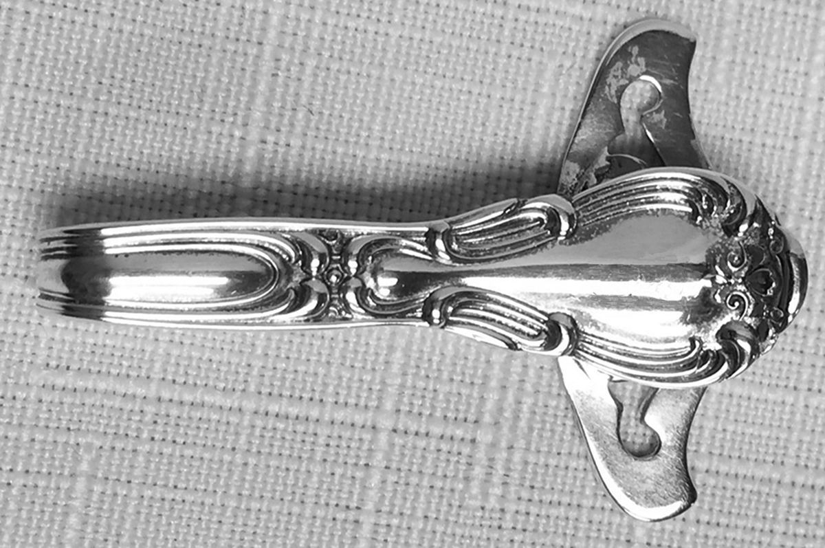 Chantilly (Sterling, 1895, Lion-Anchor-G, No Mono) Napkin Clip by Gorham Silver-1