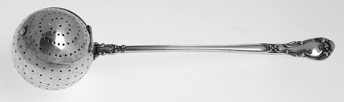 Chantilly (Sterling, 1895, Lion-Anchor-G, No Mono) Individual Solid Tea Ball/Spoon by Gorham Silver-1