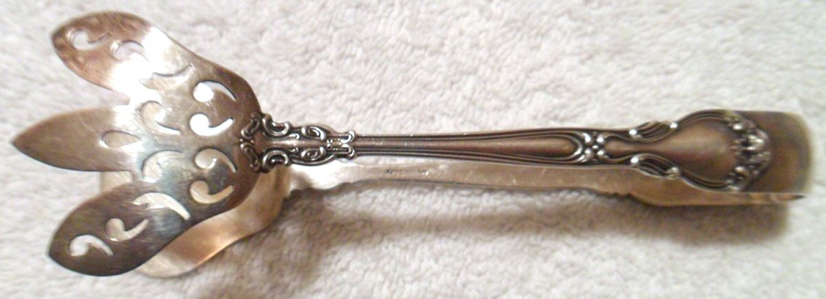 Chantilly (Sterling, 1895, Lion-Anchor-G, No Mono) Large Solid Sandwich Tongs by Gorham Silver-1