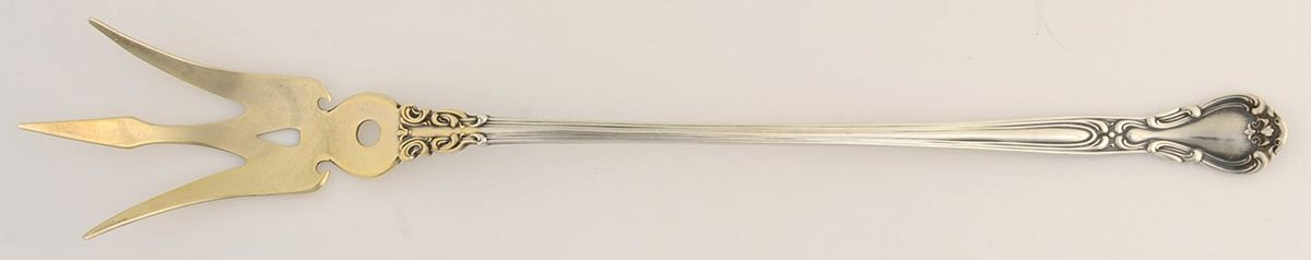 Chantilly (Sterling, 1895, Lion-Anchor-G, No Mono) Large Pierced Lettuce Serving Fork by Gorham Silver-1