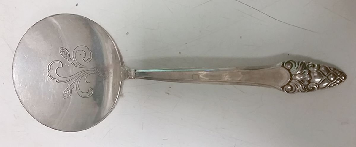 Sovereign-Old (Sterling, 1941, Old)  Tomato Server, Solid Piece by Gorham Silver-1