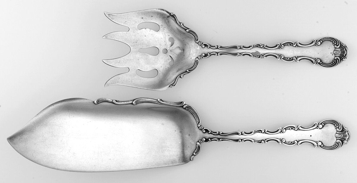 Strasbourg (Sterling, Lion-Anchor-G, 1897) 2 Piece Large Solid Fish Serving Set by Gorham Silver-1