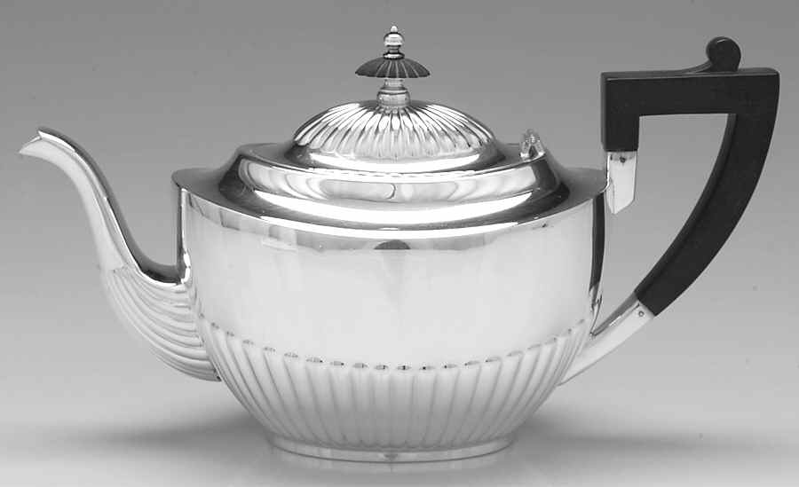 Queen Anne (Silverplate, Hollowware) Teapot by Gorham Silver-1