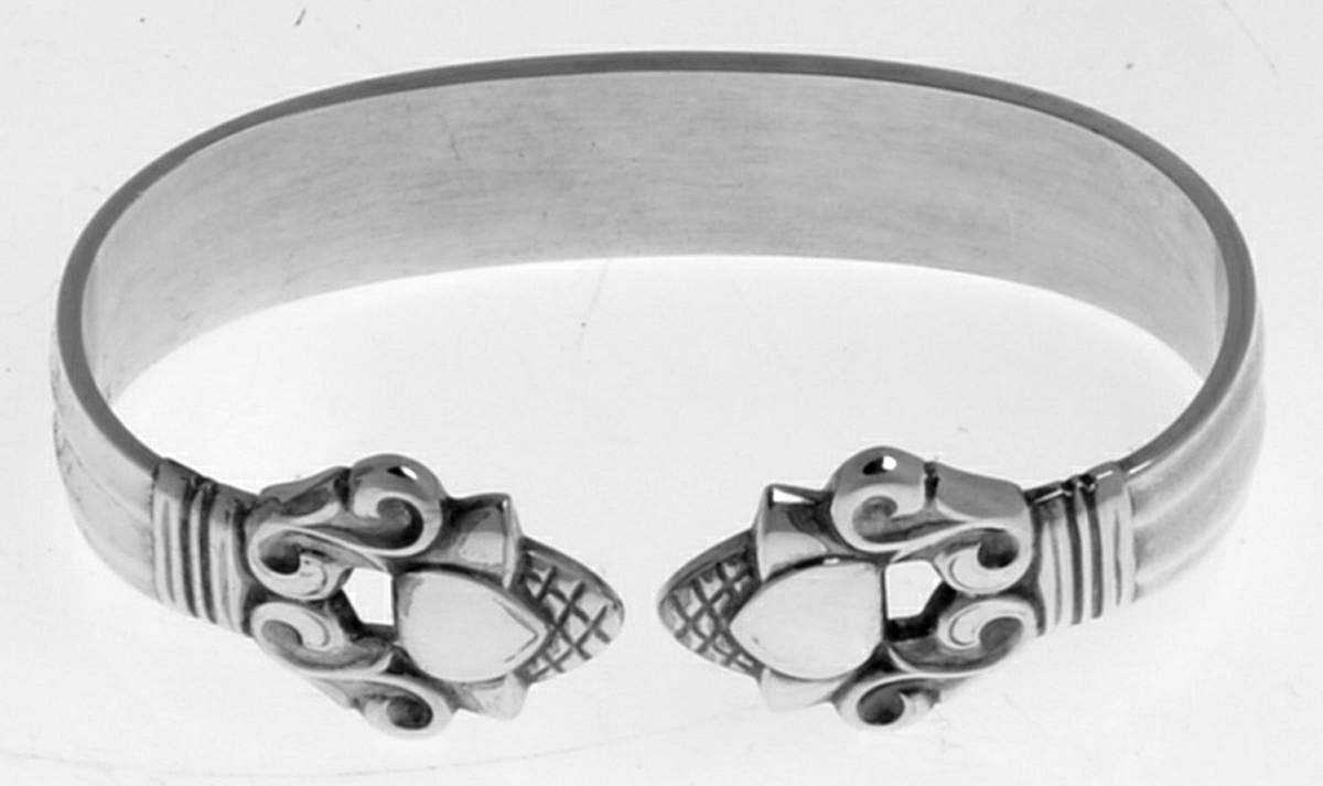 Acorn (Sterling, 1915, Hollowware) Napkin Ring by Georg Jensen (Denmark)-1