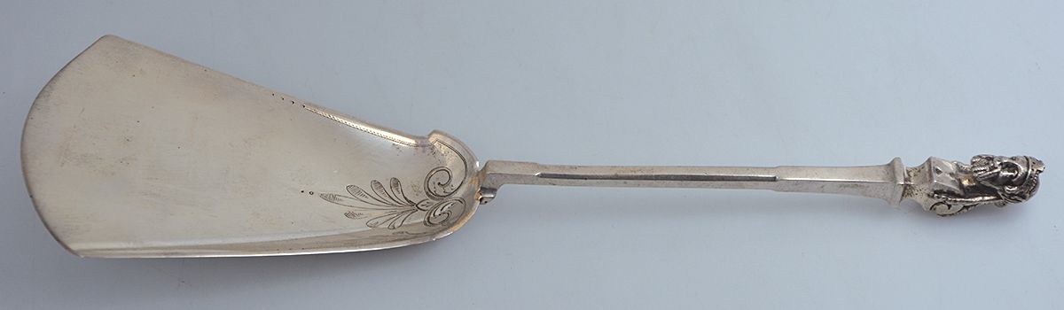 Bust (Coin) Large Pierced Solid Croquette Server by Gorham Silver-1