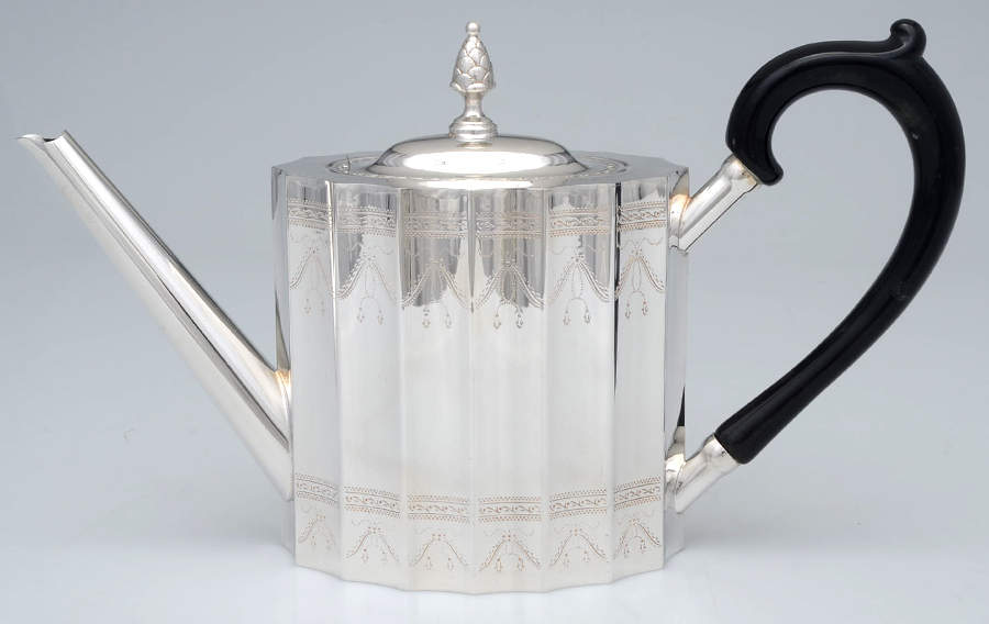 GOI39 (Silverplate, Hollowware) Teapot by Godinger-1