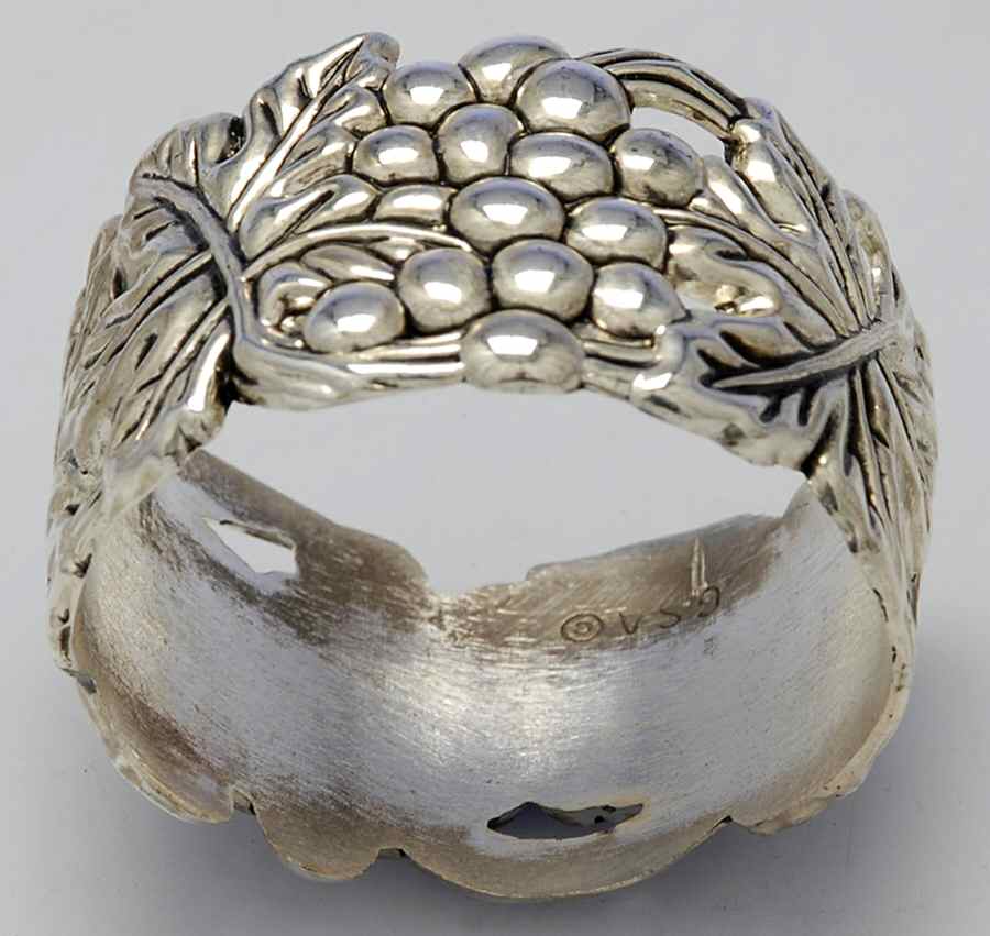 Grape (Silverplate, Hollowware) Napkin Ring by Godinger-1