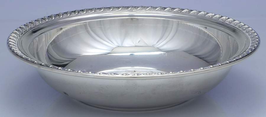 1086 (Sterling, Hollowware) 9" Round Vegetable Bowl by Gorham Silver-1