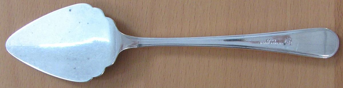English Shell (Silverplate) Pie & Cake Server with Stainless Blade by Gentry Silver-1