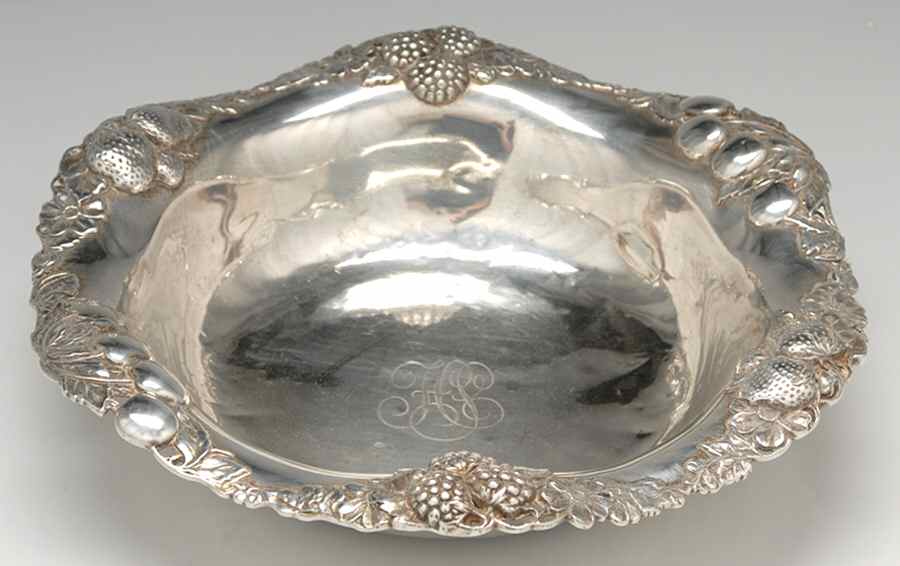A3069 (Sterling, Hollowware) 10" Round Low Vegetable Bowl by Gorham Silver-1
