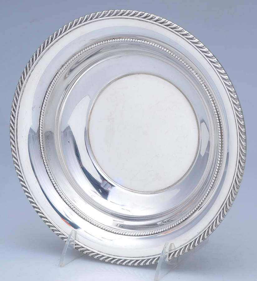 340-0 (Sterling, Hollowware) 9" Round Vegetable Bowl by Gorham Silver-1