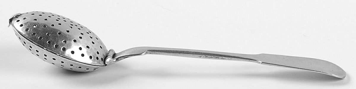 GUI2 (Sterling) Solid Individual Overcup Tea Strainer by Guildcraft-1