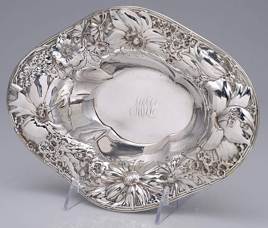 1565M (Sterling, Hollowware) 10" Oval Vegetable by Gorham Silver-1