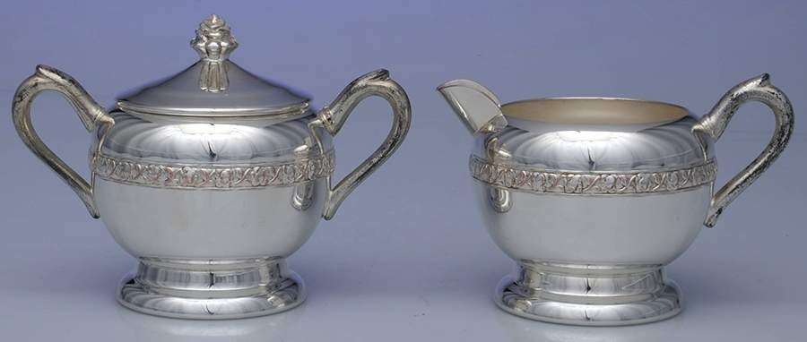 1602 (Silverplate, Hollowware) Creamer & Sugar with Lid Set by Guildcraft-1