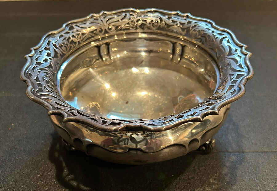 Oxford Centerpiece No Frog by Goldsmiths & Silversmiths Co. Ltd.-1