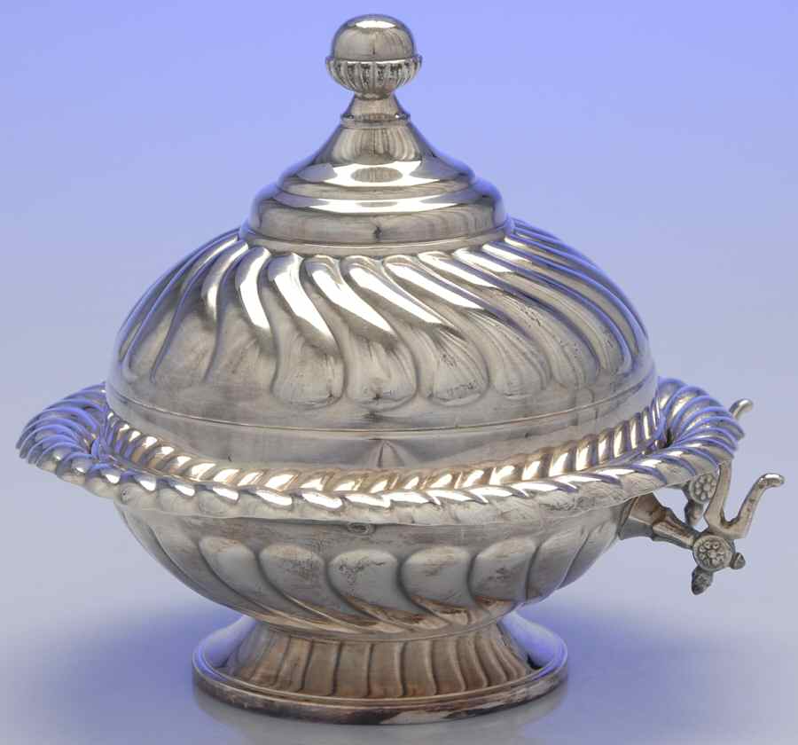 563 (Silverplate, Hollowware) Plated Covered Round Butter by Homan-1