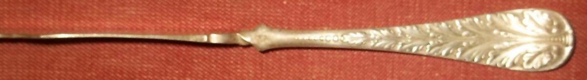 Acanthus (Silverplate, 1886) Flat Twisted Handle Master Butter Knife by International Silver-1
