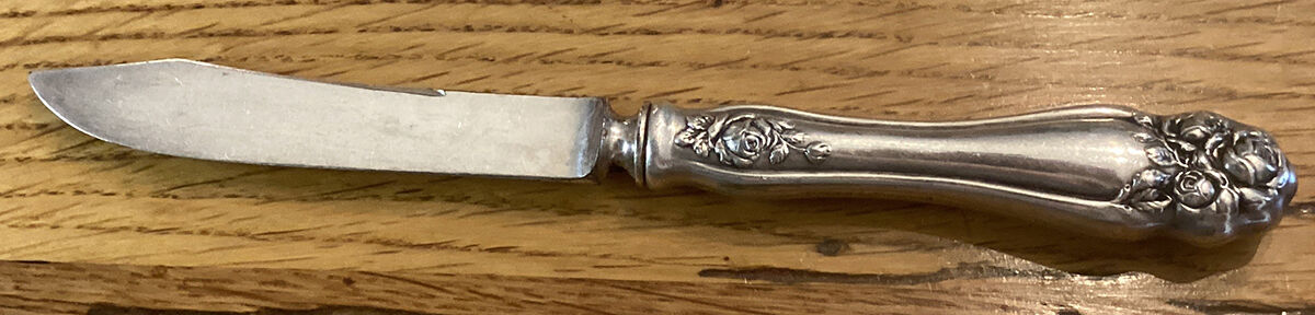 American Beauty Rose (Silverplate, 1909, s) Individual Fruit Knife with Silverplate Blade by International Silver-1