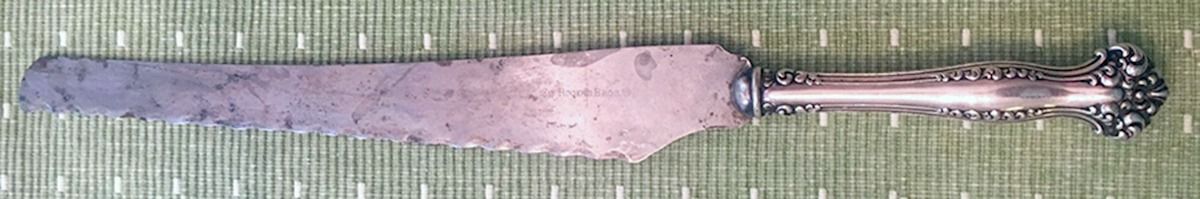 Avon (Silverplate, 1901) Bread Knife with Silverplate Blade by International Silver-1