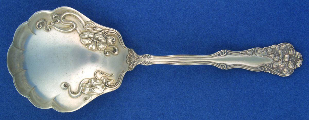 Berwick (Silverplate, 1904) Solid Shell Berry/Casserole Spoon by International Silver-1
