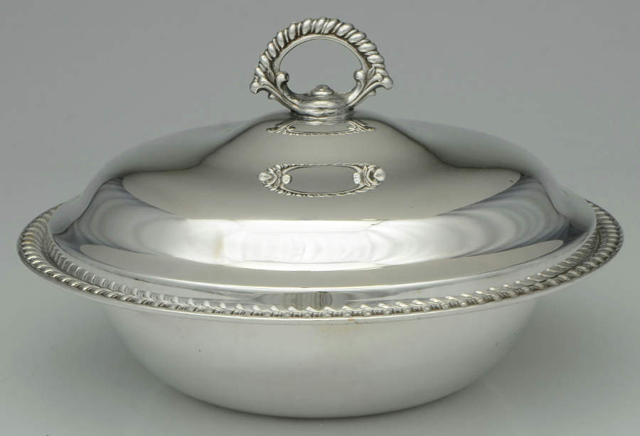 Castleton (Silverplate, Hollowware) Plated Round Covered Casserole with Glass by International Silver-1