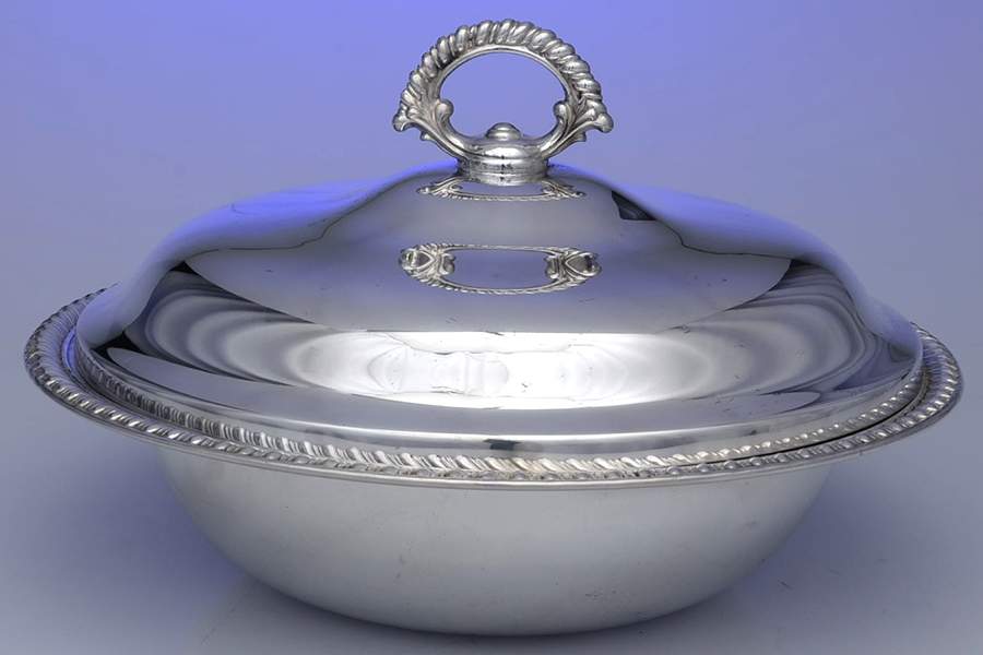 Castleton (Silverplate, Hollowware) Silverplate Round Covered Casserole by International Silver-1