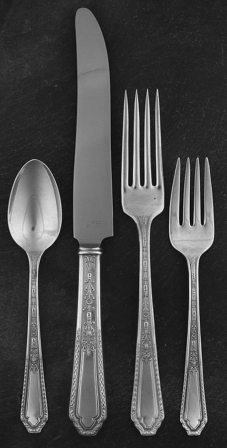 Chalfonte (Silverplate, 1926) 4 Piece Place Setting by International Silver-1