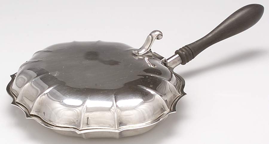 Chippendale (Silverplate, Hollowware, Four Toe) Silent Butler with Hinged Lid by International Silver-1