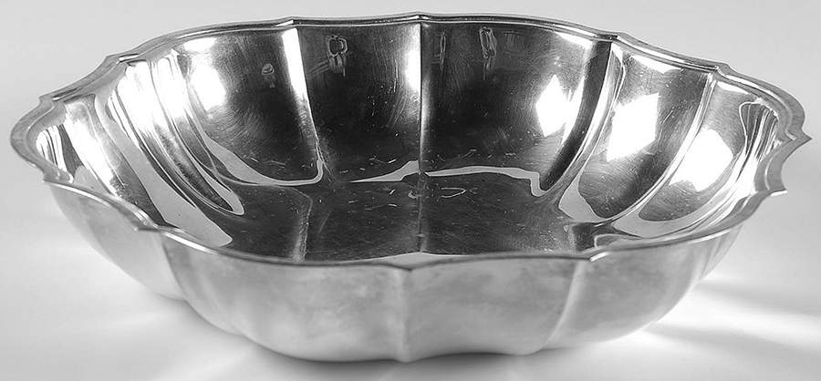 Chippendale (Silverplate, Hollowware, Four Toe) Round Silverplate Vegetable Bowl by International Silver-1