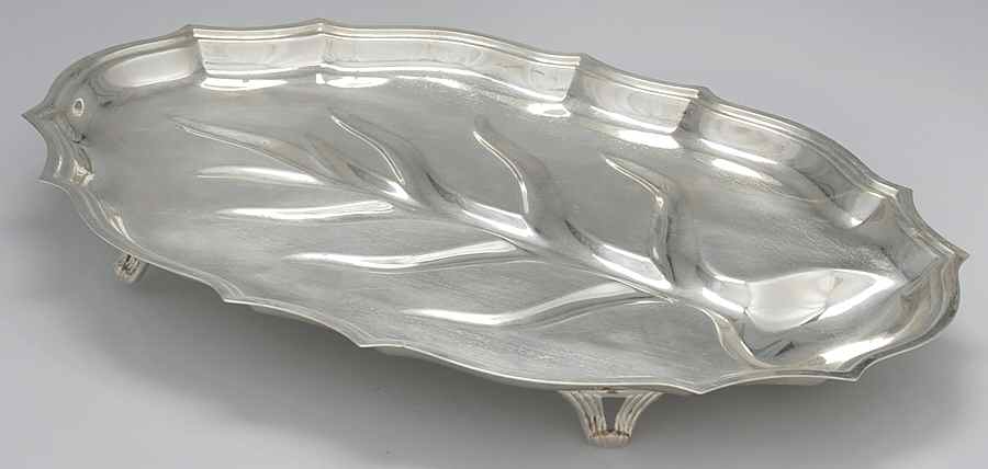Chippendale (Silverplate, Hollowware, Four Toe) Small Plated Meat Platter with Well by International Silver-1