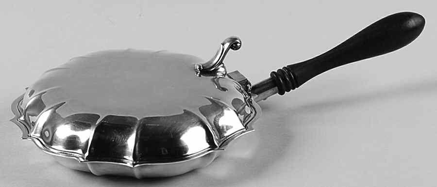 Chippendale (Silverplate, Hollowware, Four Toe) Silent Butler with Hinged Lid by International Silver-1