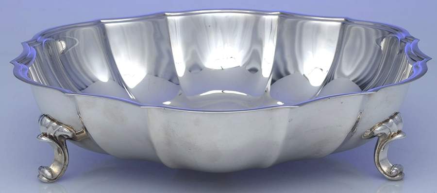 Chippendale (Silverplate, Hollowware, Four Toe) Footed Round Vegetable Bowl by International Silver-1