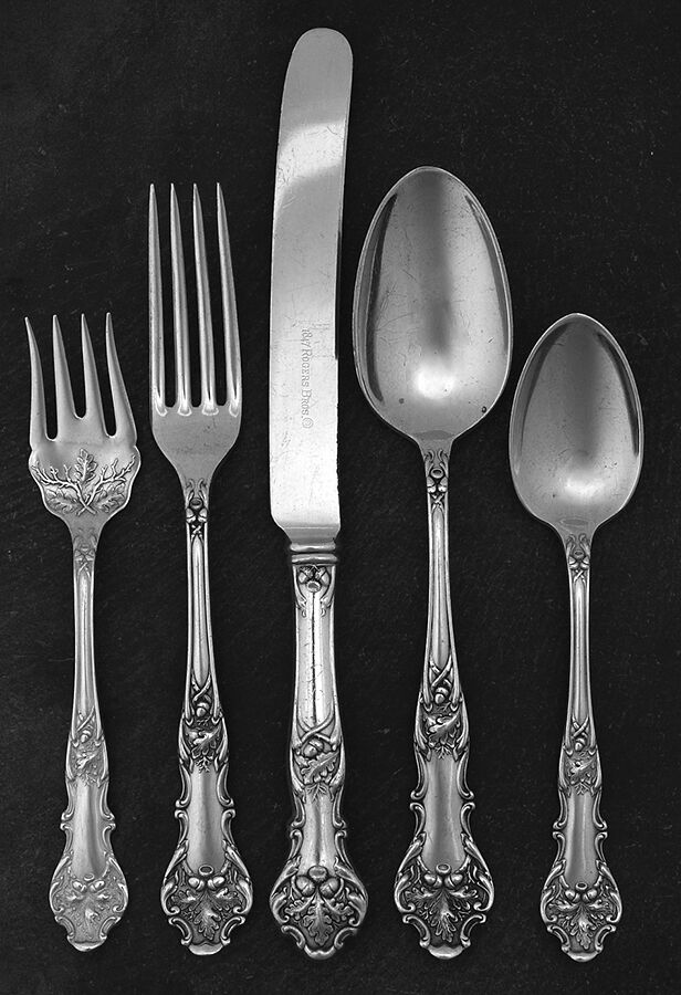 Charter Oak (Silverplate, 1906) 5 Piece Place Setting by International Silver-1