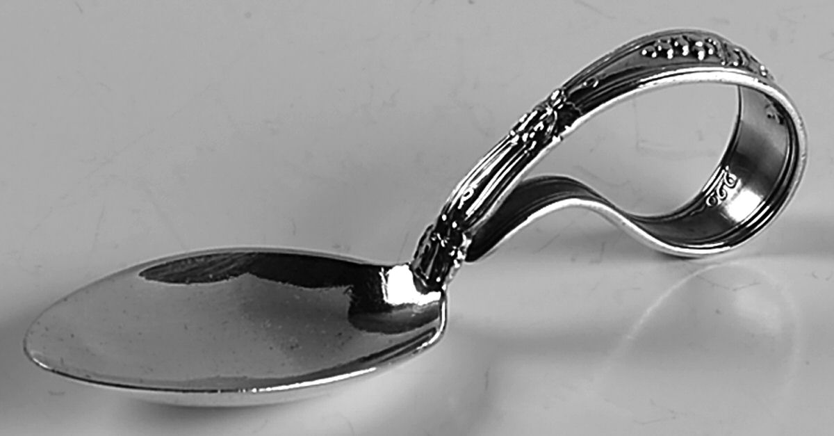 Cloeta (Sterling, 1904) Curved Handle Baby Spoon by International Silver-1