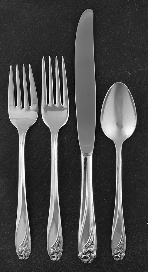 Daffodil (Silverplate, 1950) 4 Piece Place Setting by International Silver-1